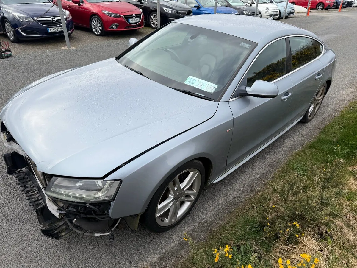 2010 Audi A5 Tdi  frontal damage - Image 4