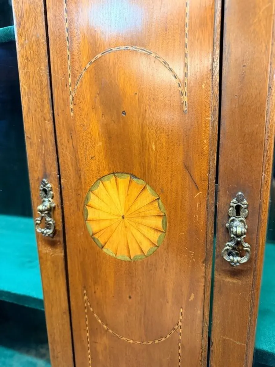 Elegant Sheraton Style 19th Century Display Cabinet - Image 3