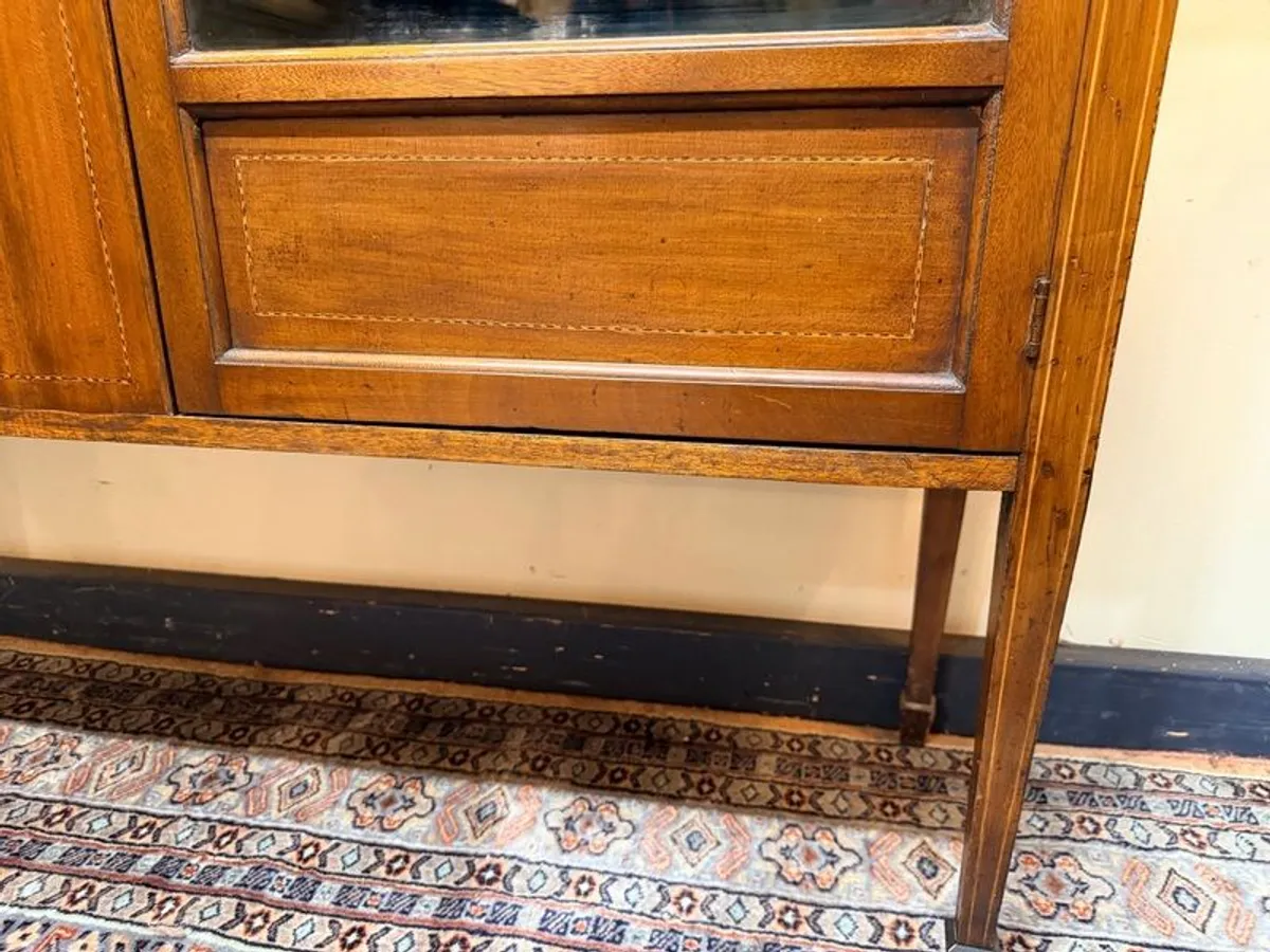 Elegant Sheraton Style 19th Century Display Cabinet - Image 4