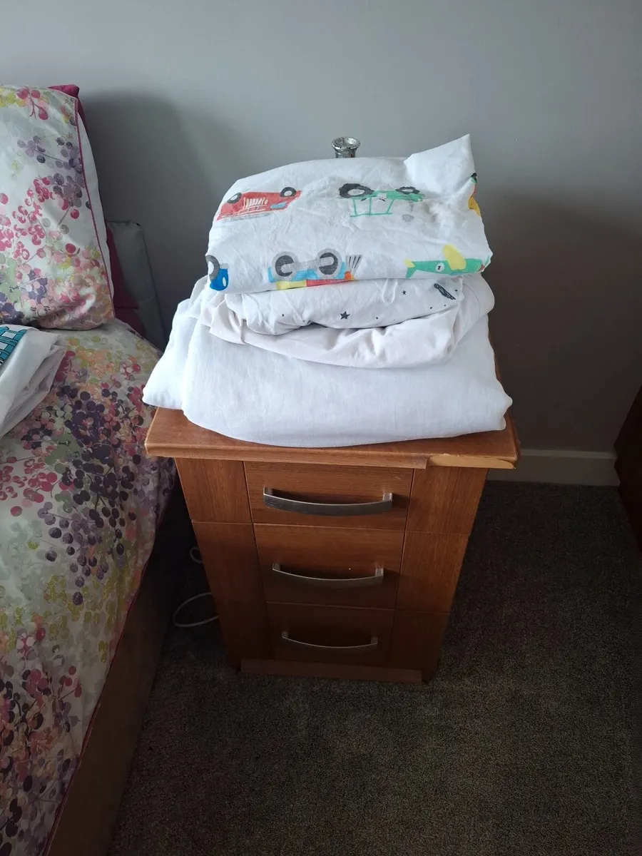 Cotbed duvet and bedding - Image 1