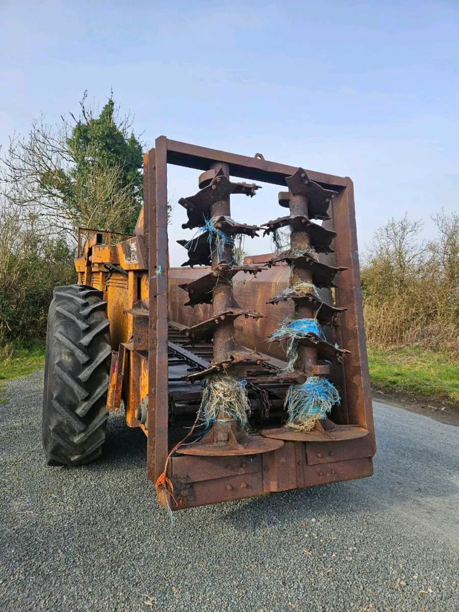 Rear discharge muck spreader - Image 2