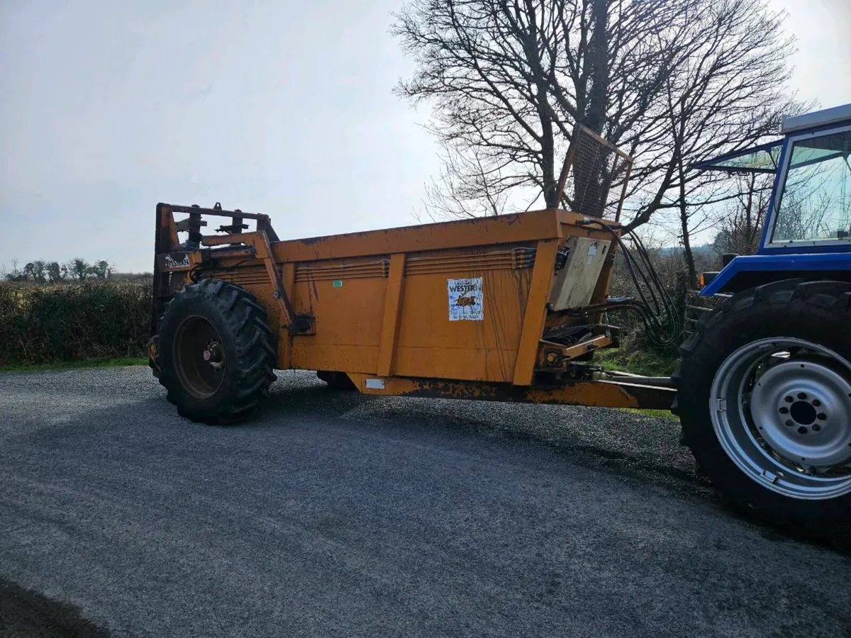 Rear discharge muck spreader - Image 1