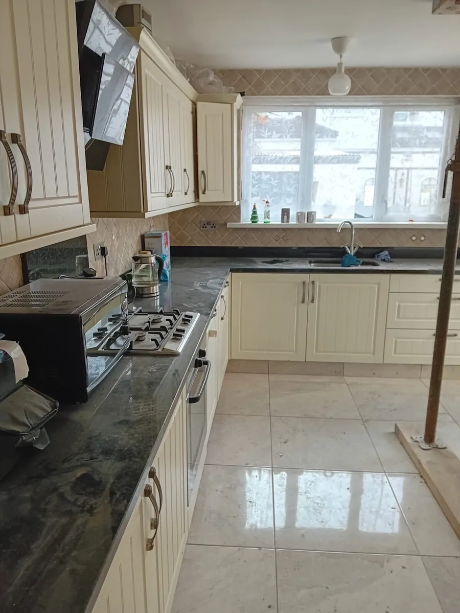 Kitchen unit, granite hob, cooker, dishwasher - Image 2