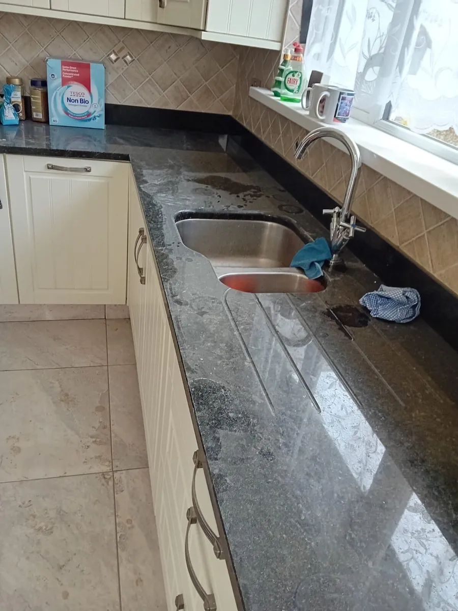 Kitchen unit, granite hob, cooker, dishwasher - Image 3