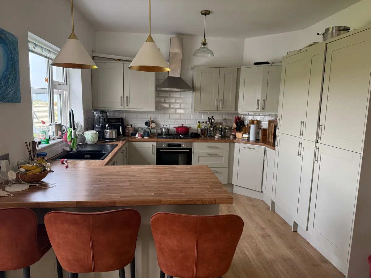Fully fitted kitchen - Image 3