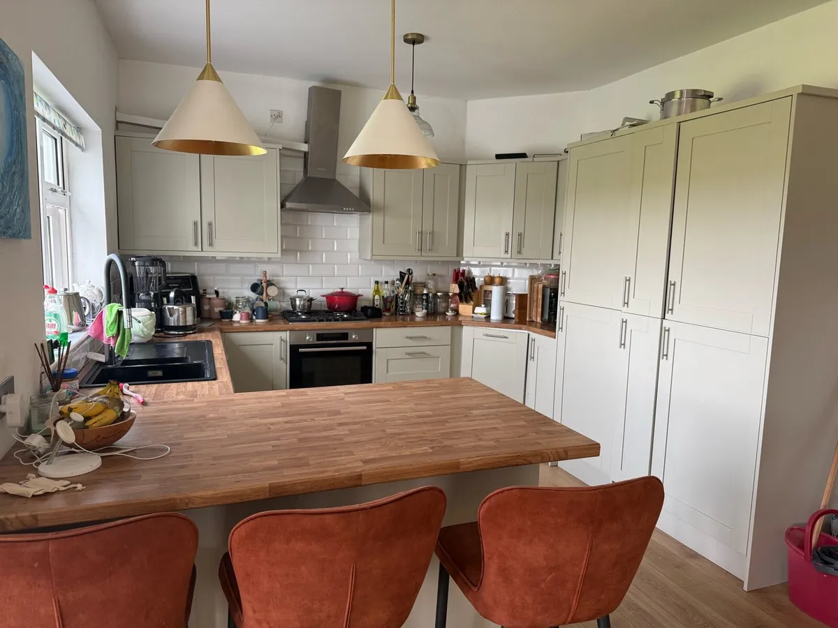 Fully fitted kitchen - Image 4
