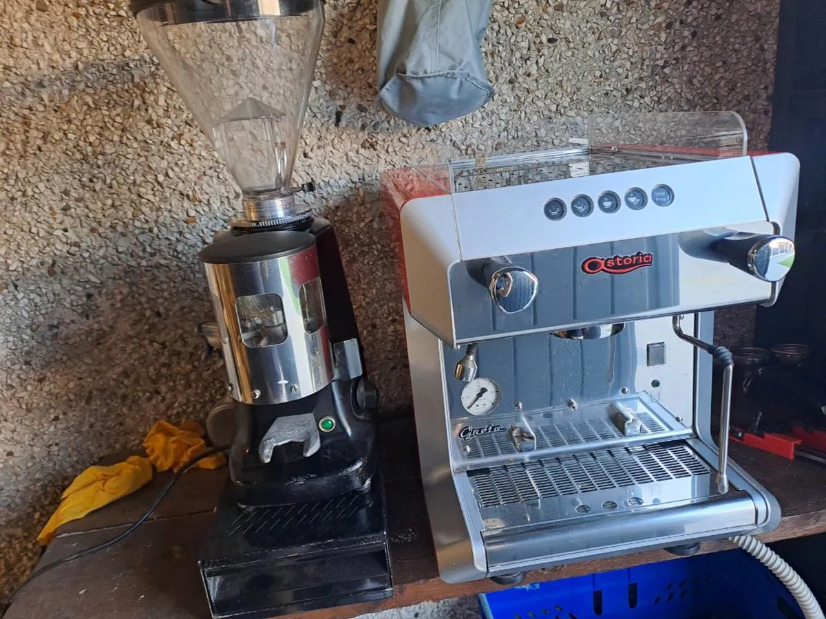 Coffee machine and grinder - Image 1