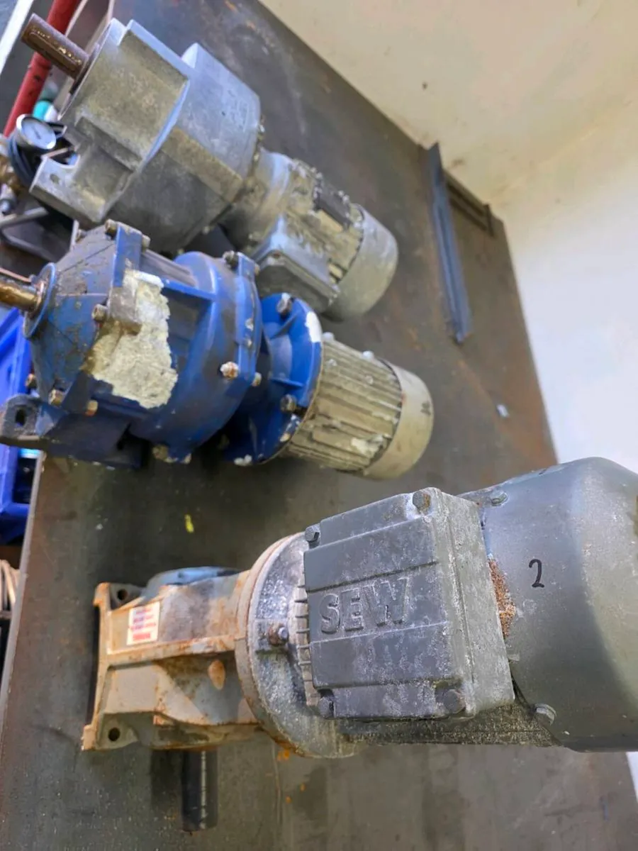 Electric Motor/Gearbox - Image 1
