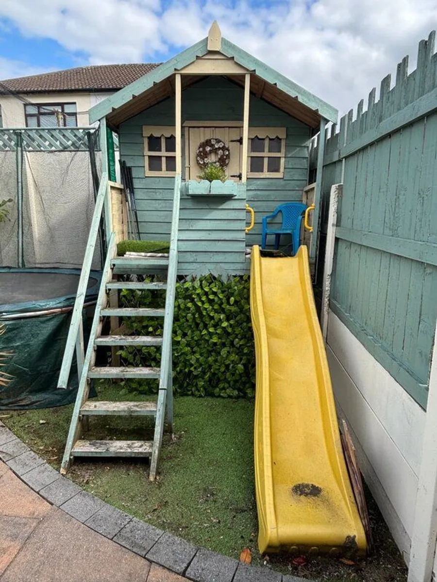 Playhouse with slide - Image 1