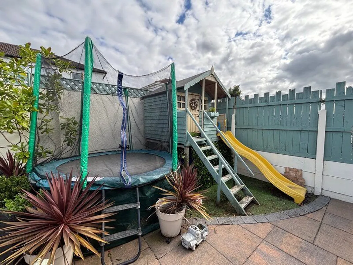 Playhouse with slide - Image 2