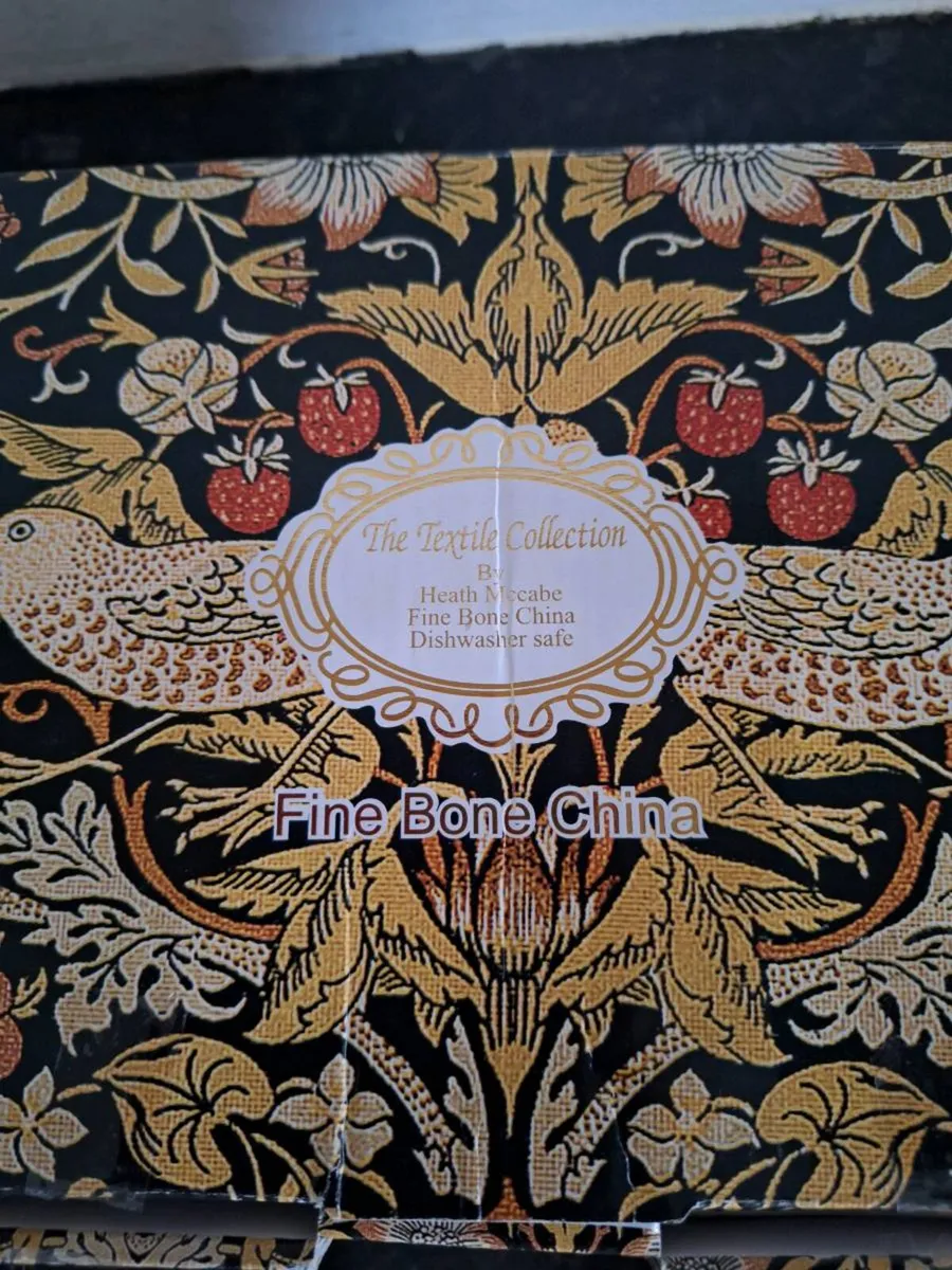 Lovely set of six mugs by Heath McCabe - Image 3