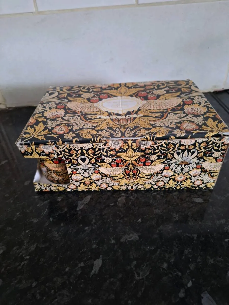 Lovely set of six mugs by Heath McCabe - Image 4