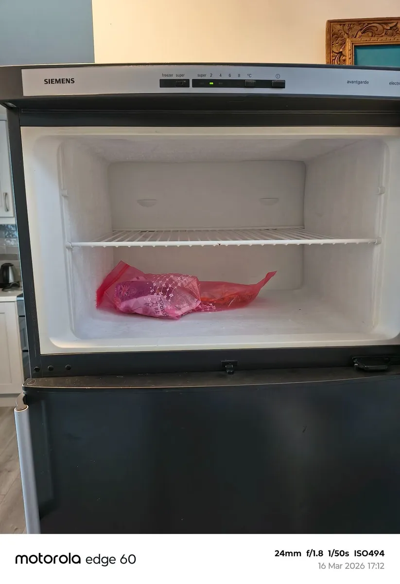 Siemens Fridge-Freezer for Sale - Image 2
