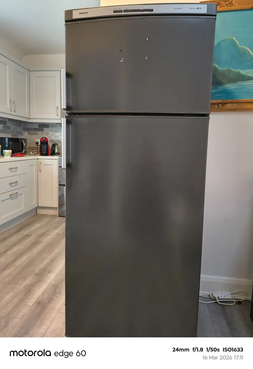 Siemens Fridge-Freezer for Sale - Image 1