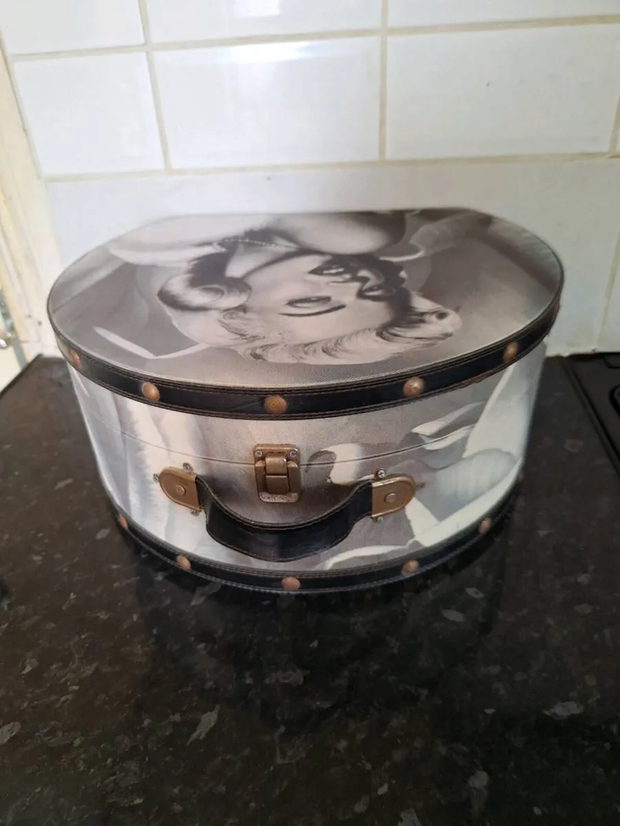 Vintage Marilyn Monroe vanity case + canvas print - Image 2