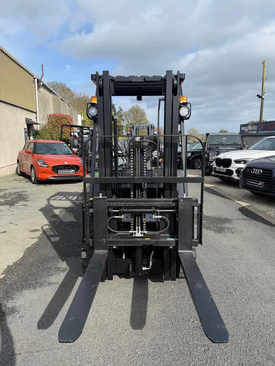 Brand new 2.5 Tonne Diesel UN Forklift - Image 2