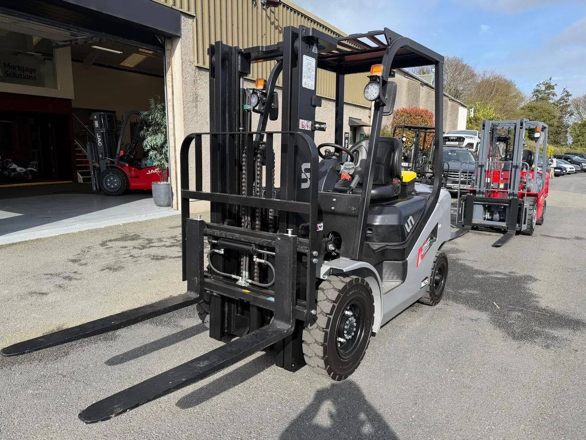 Brand new 2.5 Tonne Diesel UN Forklift - Image 3