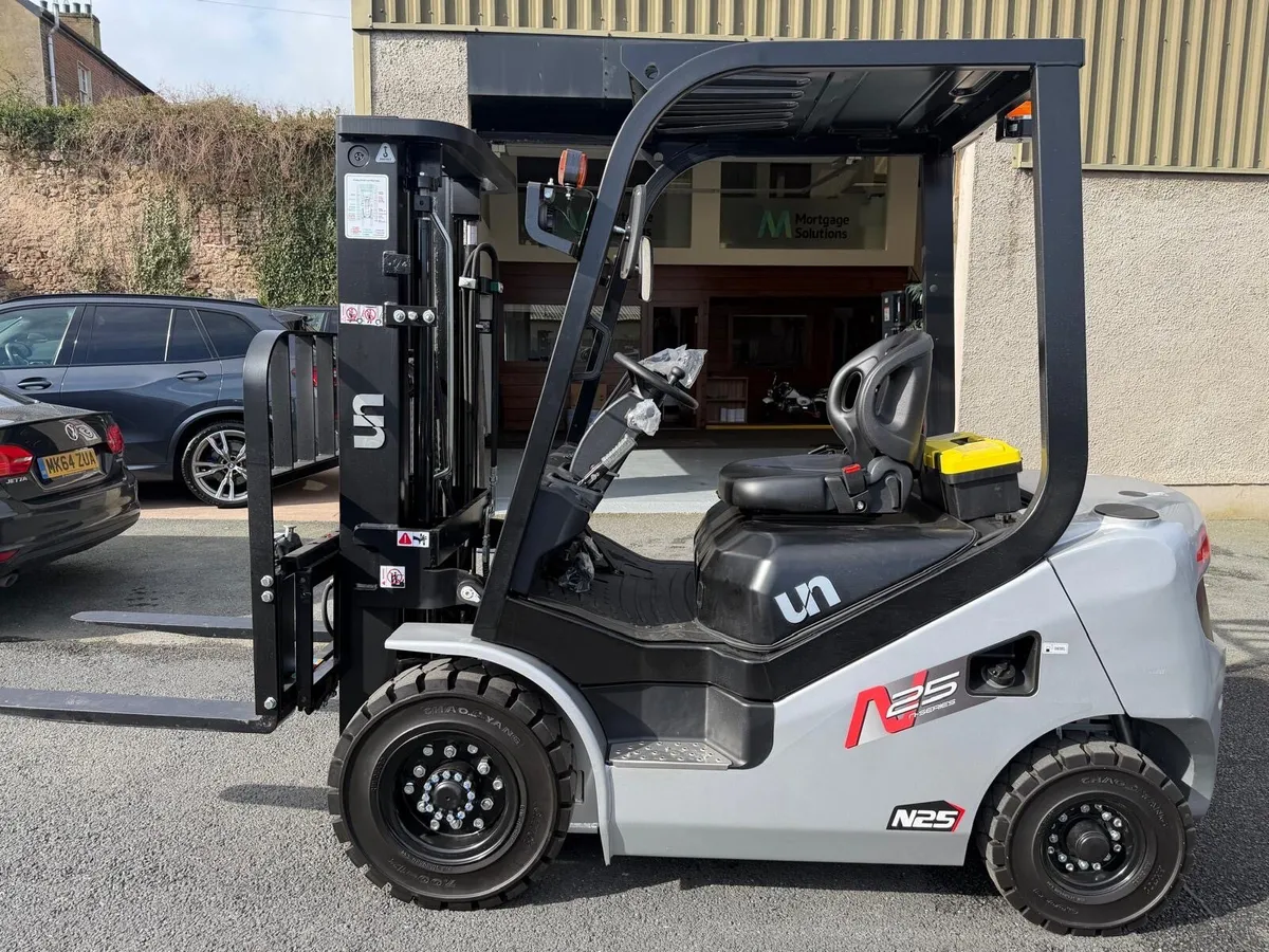 Brand new 2.5 Tonne Diesel UN Forklift - Image 4