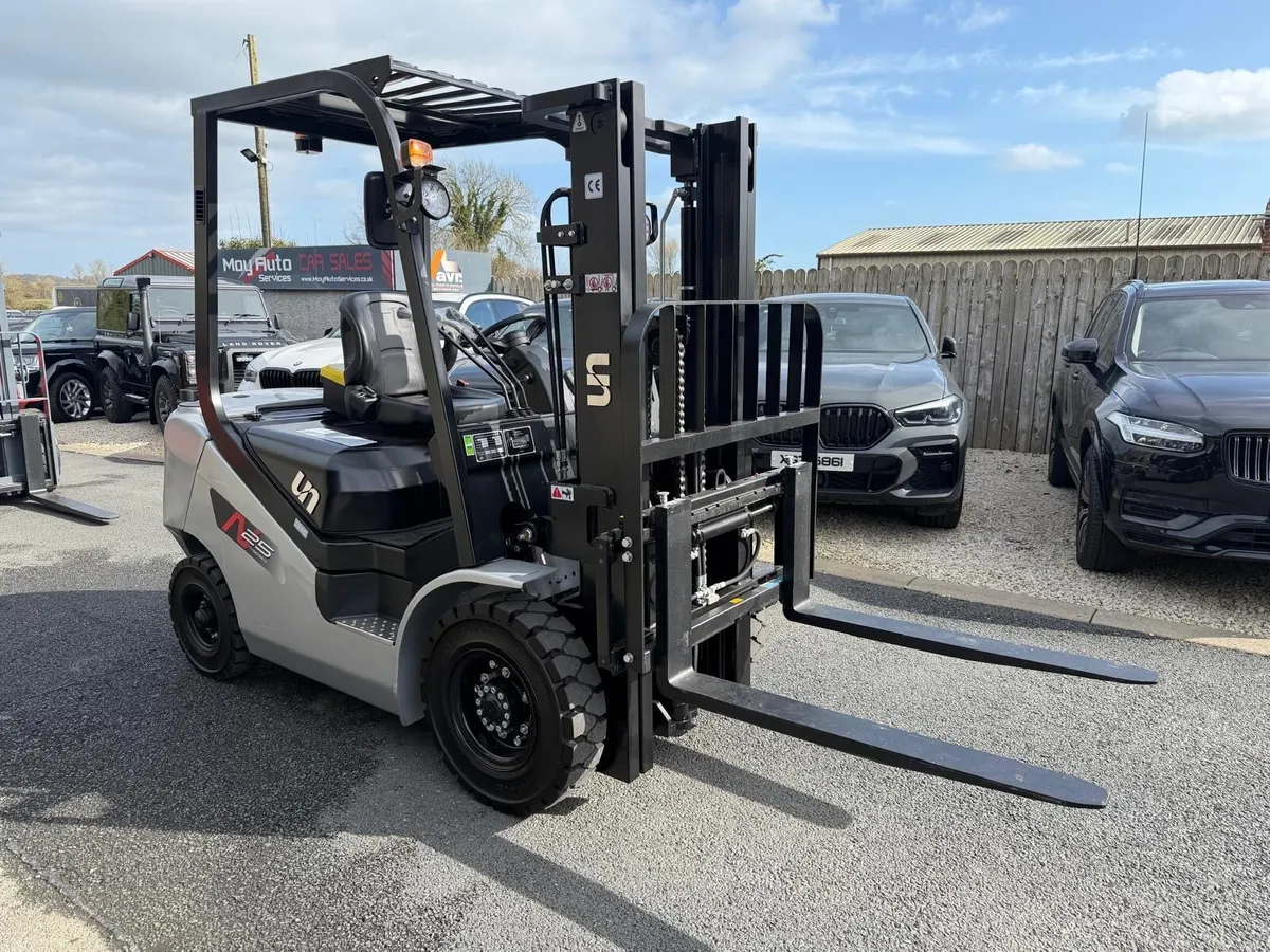 Brand new 2.5 Tonne Diesel UN Forklift - Image 1