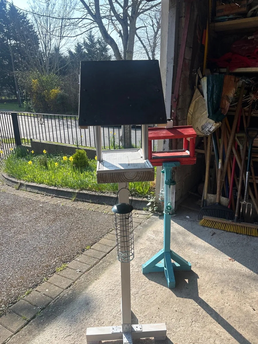 Bird house & stand - Image 3