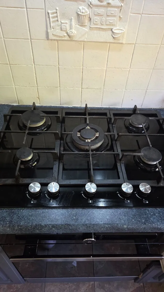 Whirlpool oven and Gas Hob - Image 2