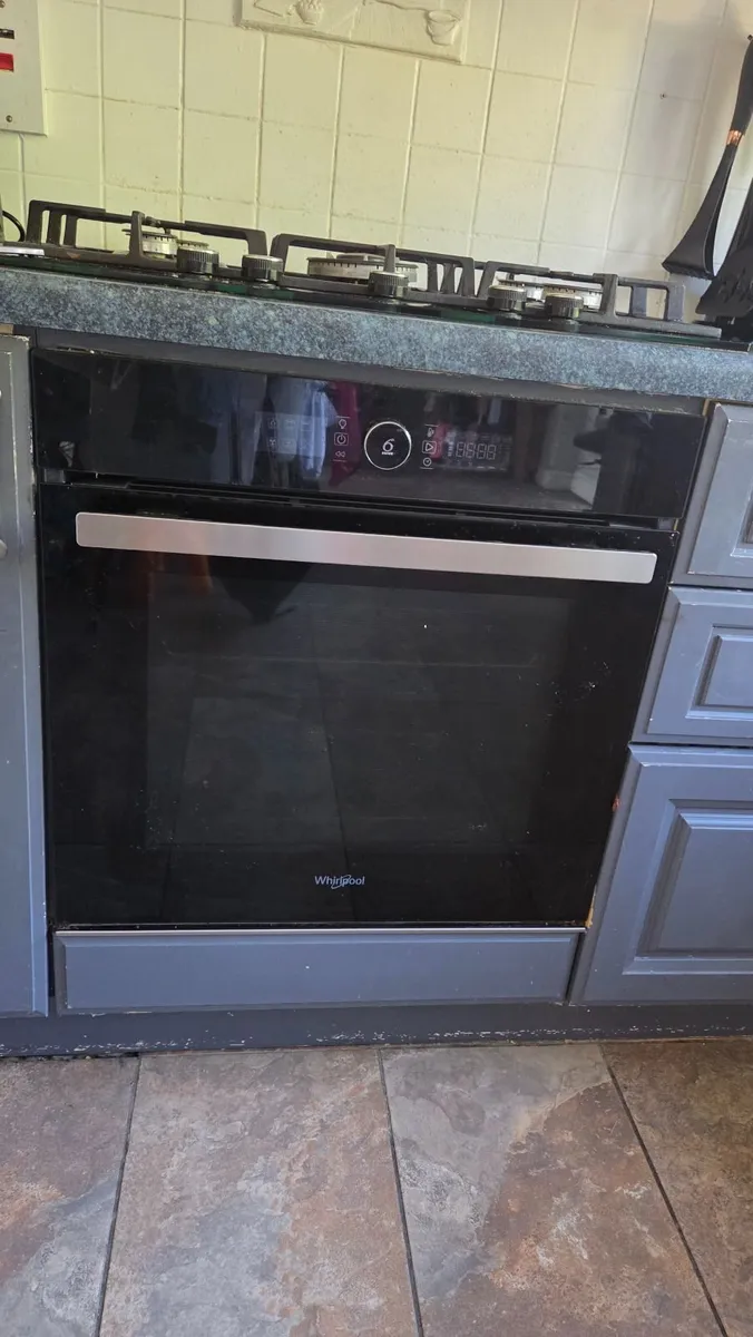 Whirlpool oven and Gas Hob - Image 1