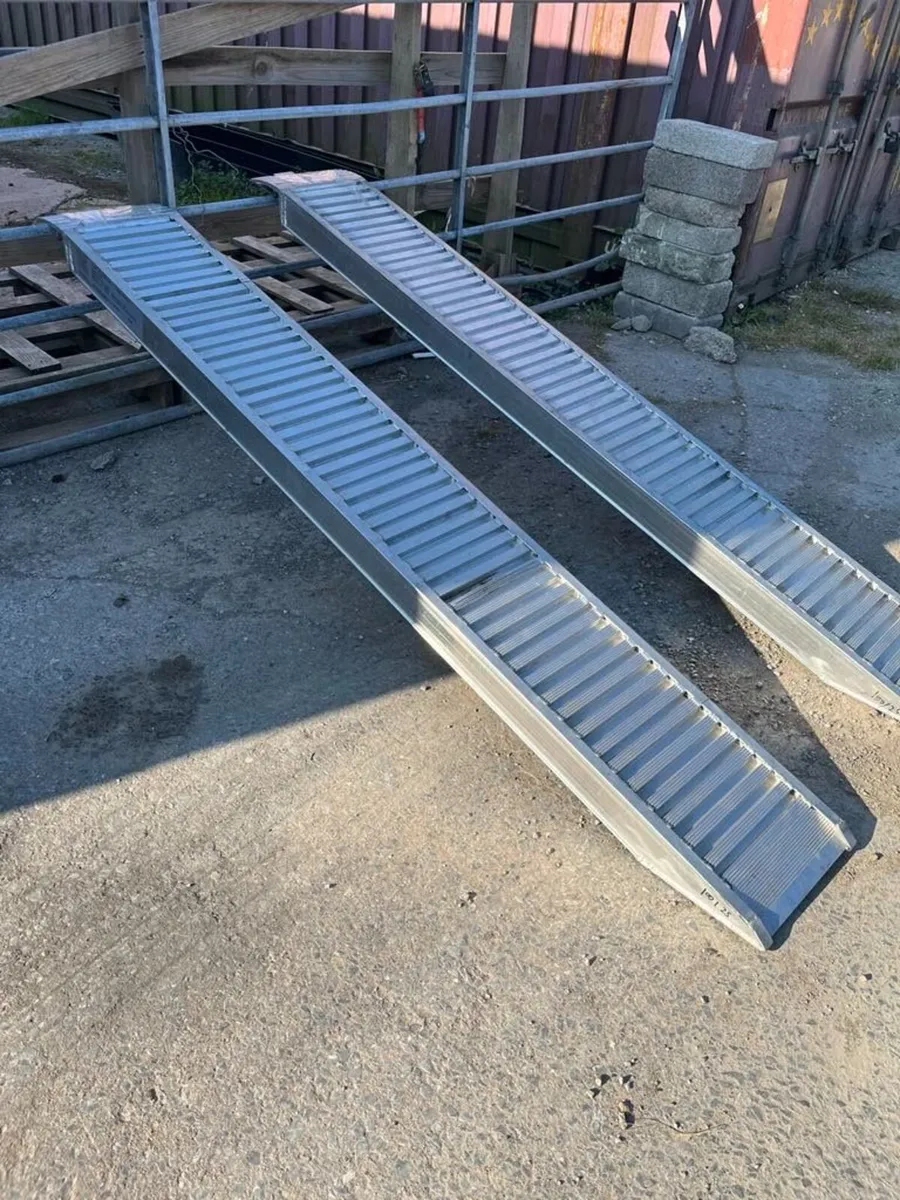 Loading ramps - Image 1