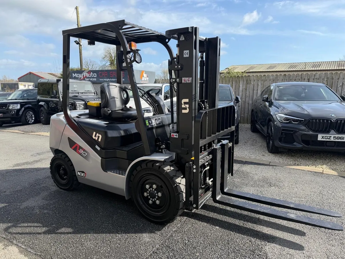 Brand New 3 Tonne Diesel UN Forklift - Image 1