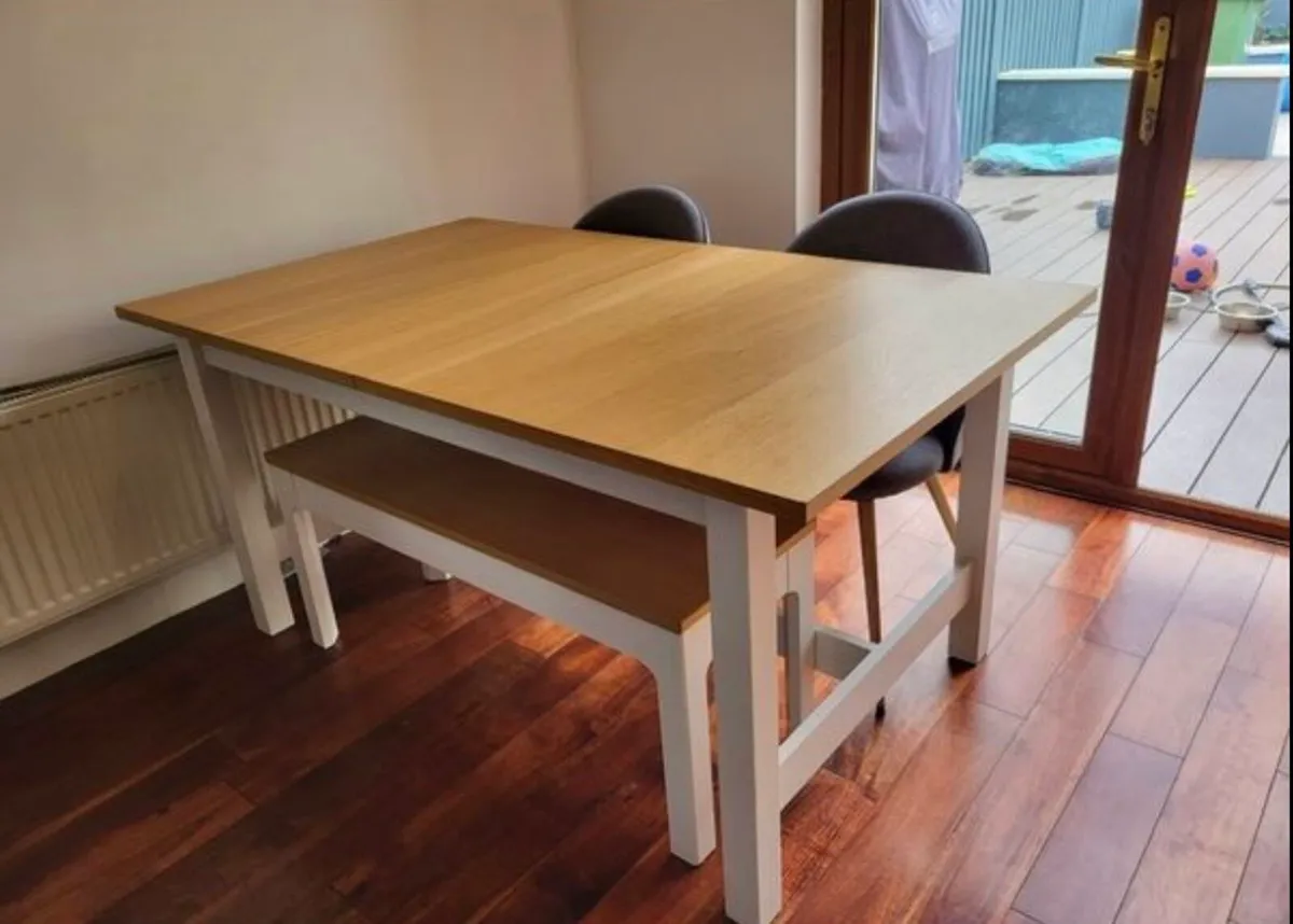 Extendable dining table - Image 1