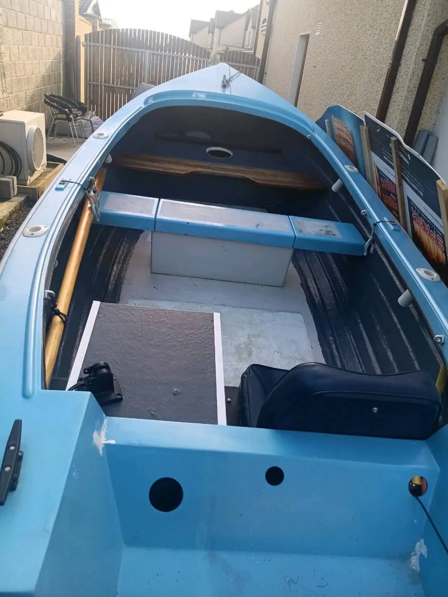 16 foot boat - Image 1