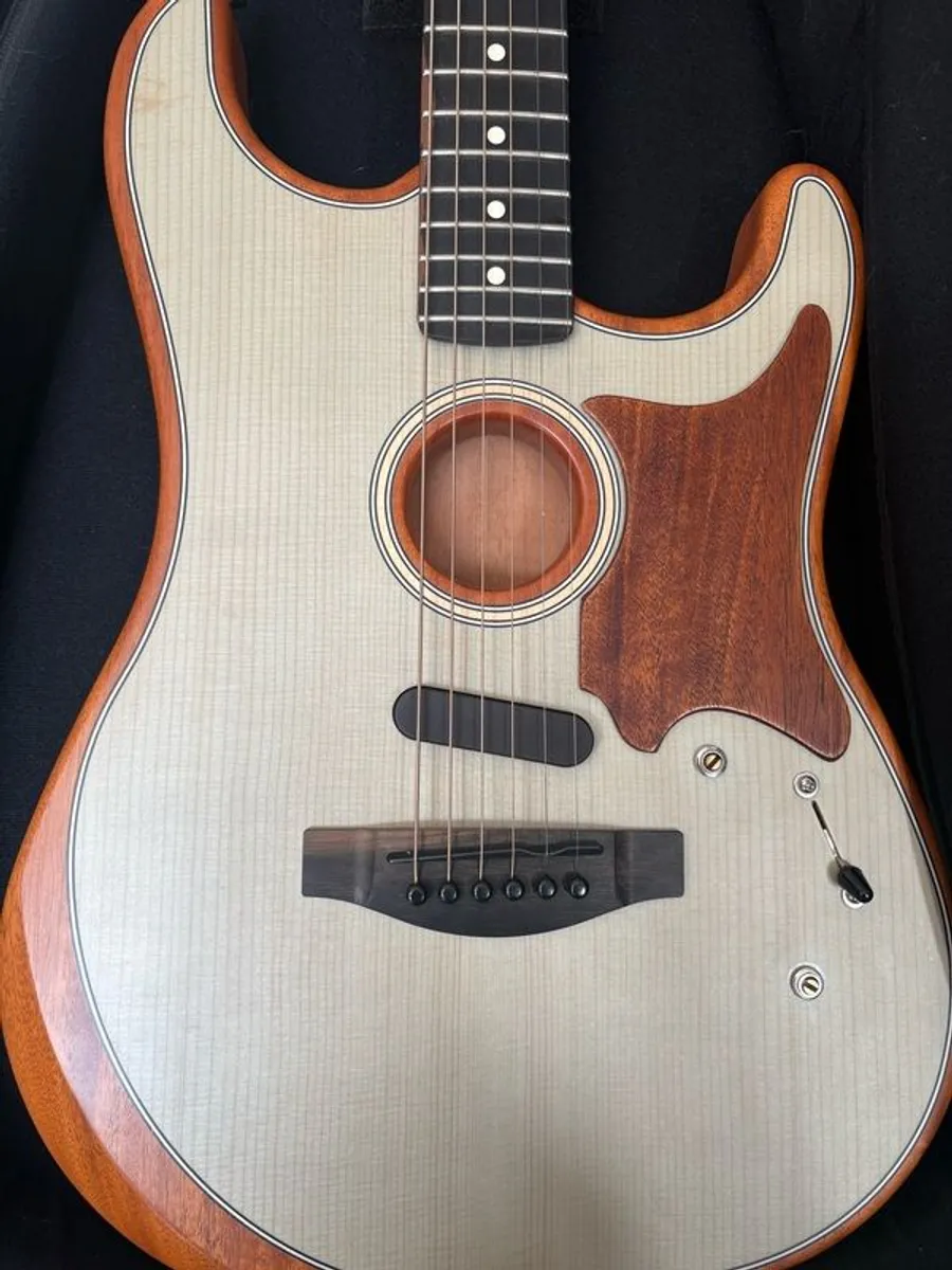 Fender Acoustasonic AM - Image 2