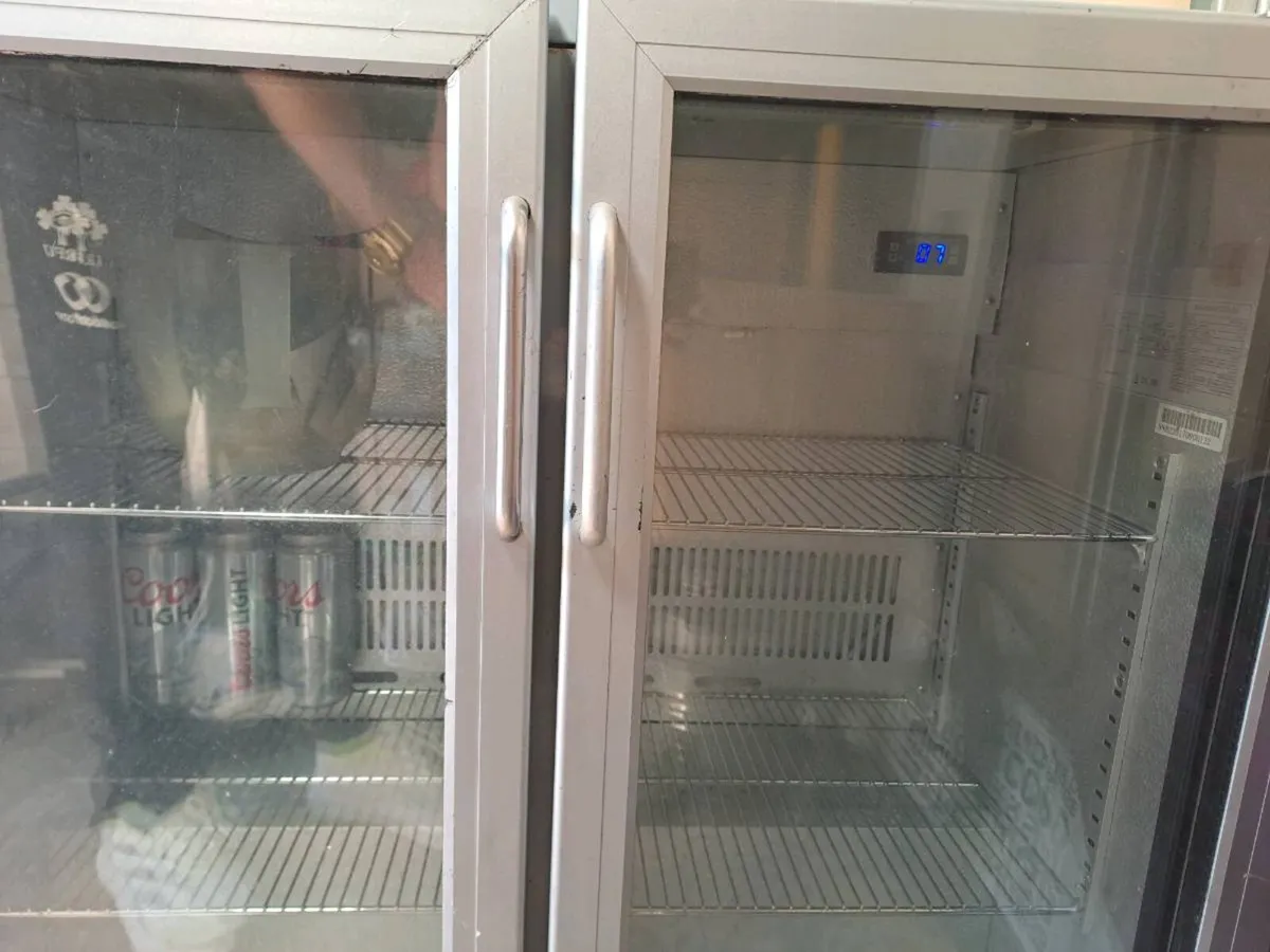 Under-counter bottle fridge home bar - Image 2