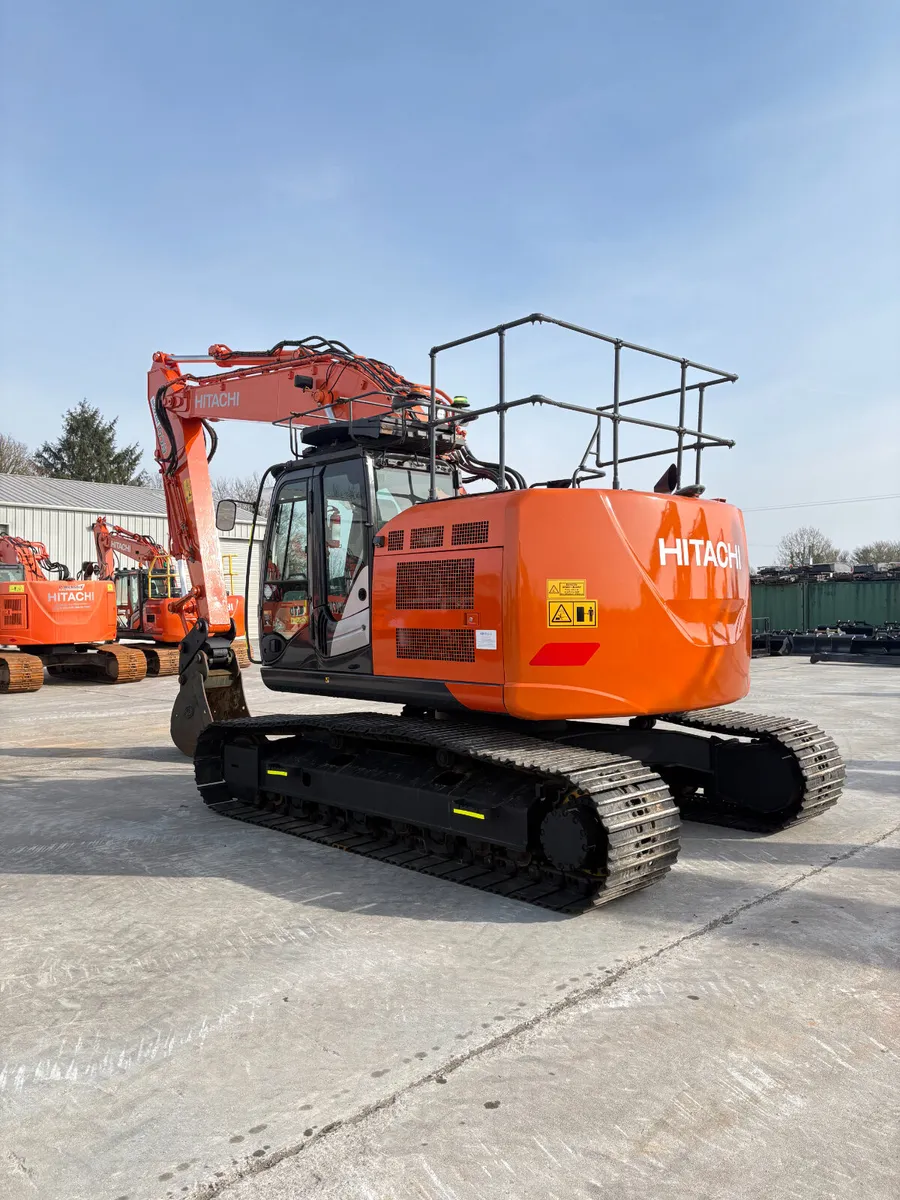 HITACHI ZX225-6 - Image 3