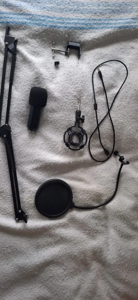 USB microphone with boom arm