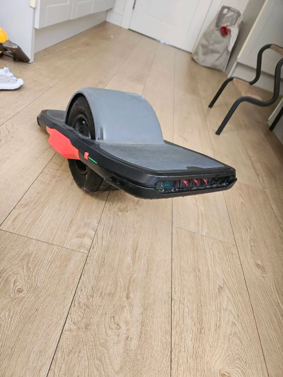 Moby Roll Onewheel/Electric Board– Great Condition - Image 4