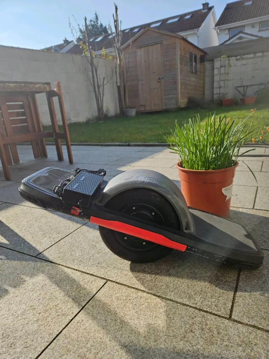 Moby Roll Onewheel/Electric Board– Great Condition - Image 1