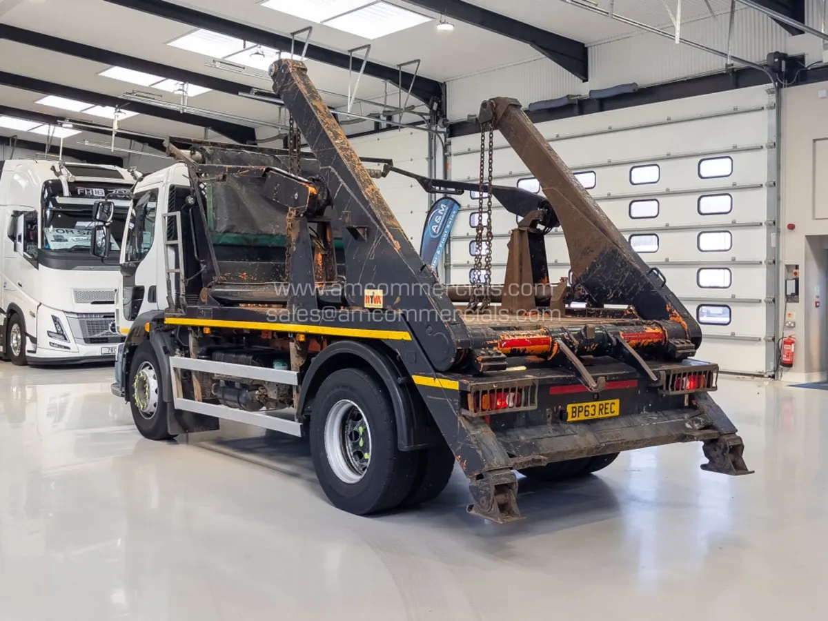 2018 (18) VOLVO FL 250 4X2 SKIP LOADER - Image 4