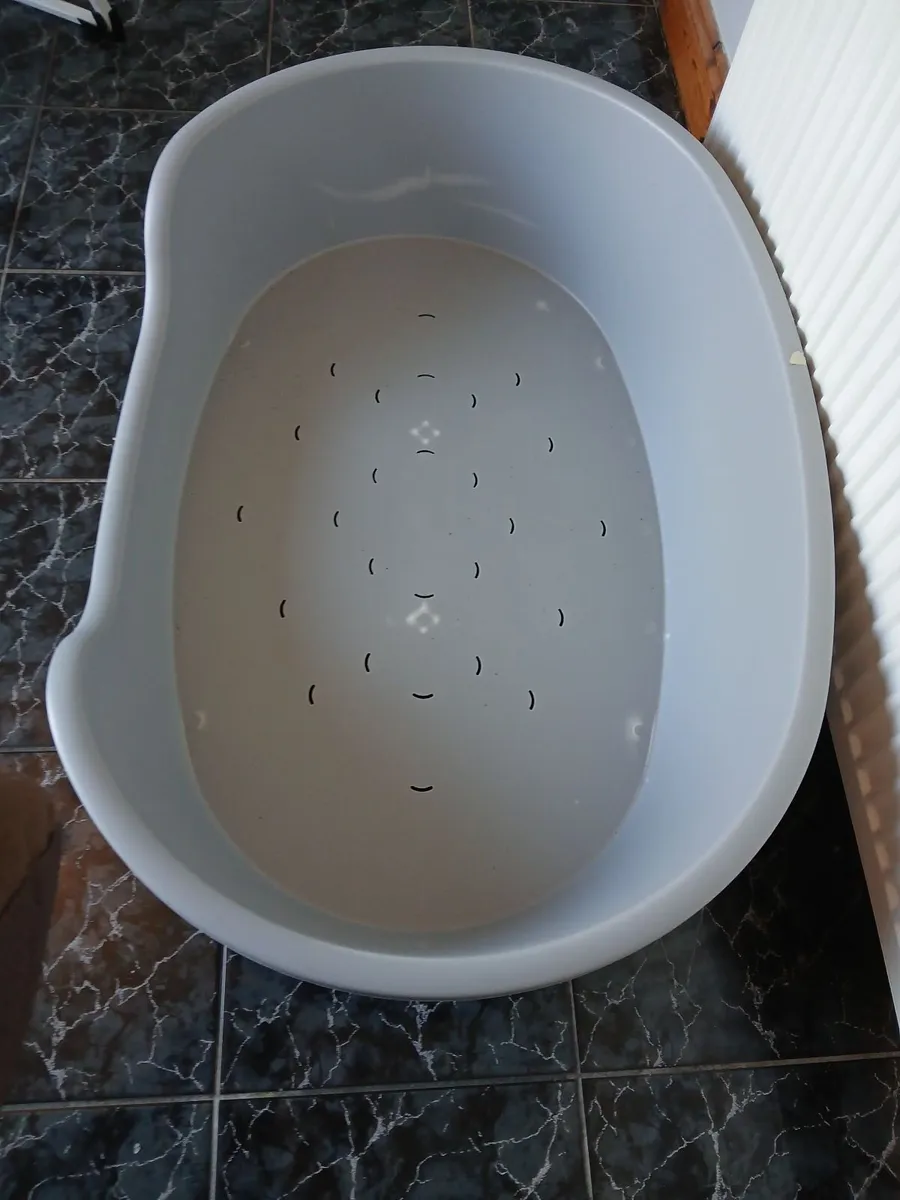 FREE Dog bed and Clothes rail - Image 4