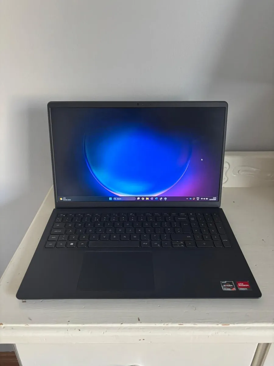 Dell Inspiron 15 - Image 2