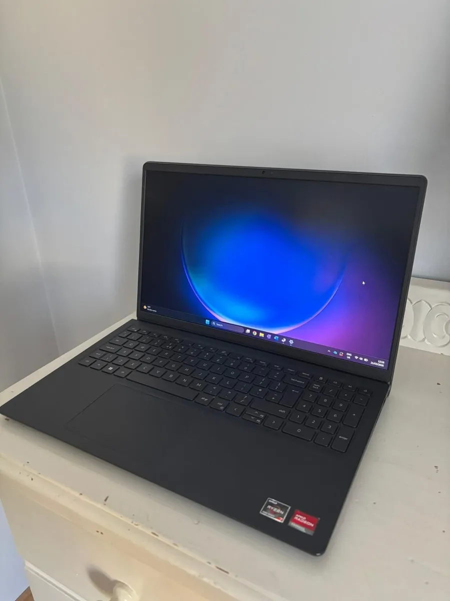 Dell Inspiron 15 - Image 1