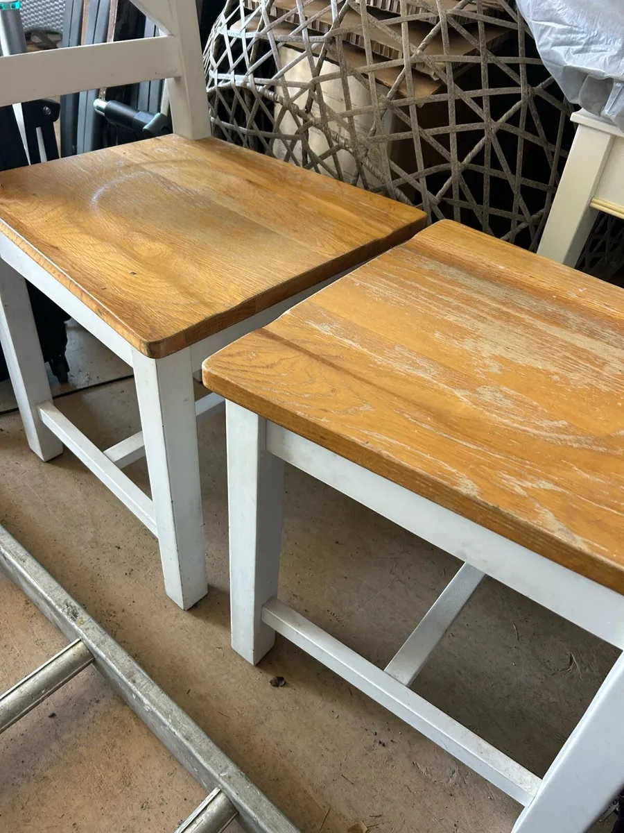 Table and chairs - Image 3