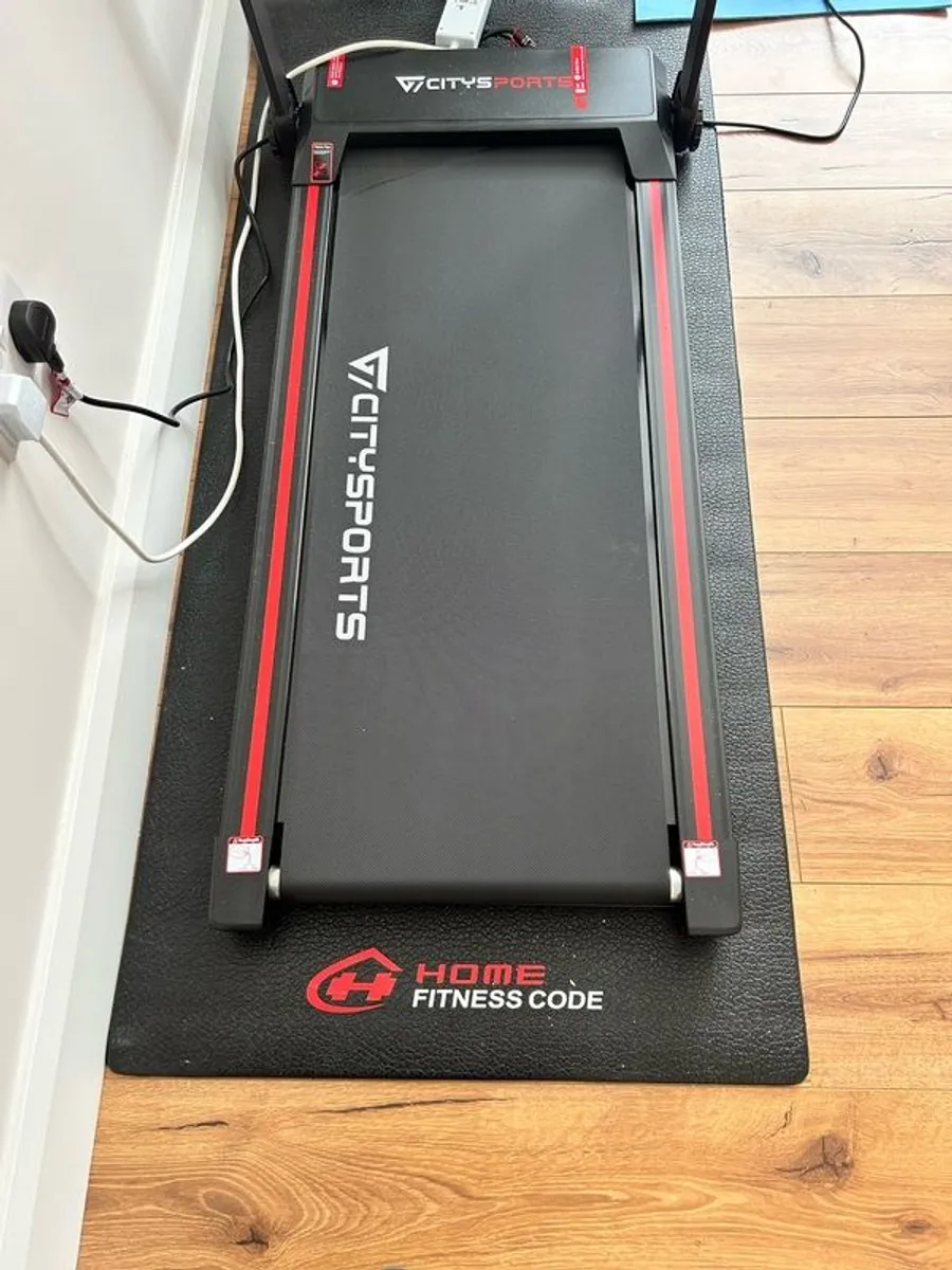 Treadmill/walking pad with protective floor mat - Image 1