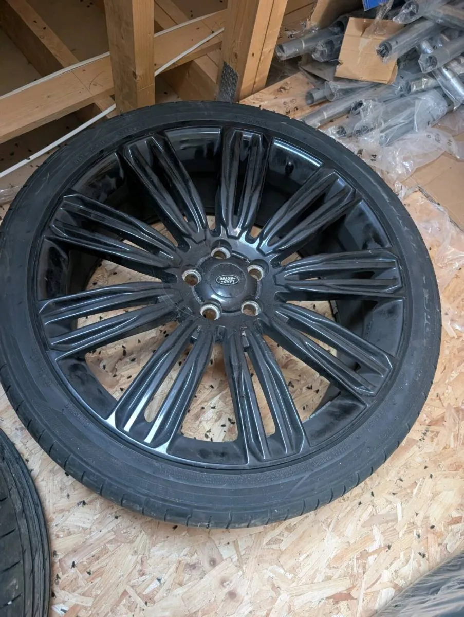Set of black alloy wheels for Land Rover 22" - Image 1