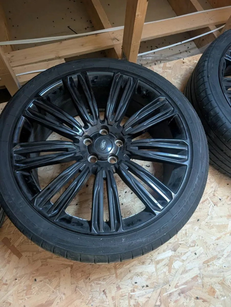 Set of black alloy wheels for Land Rover 22" - Image 2