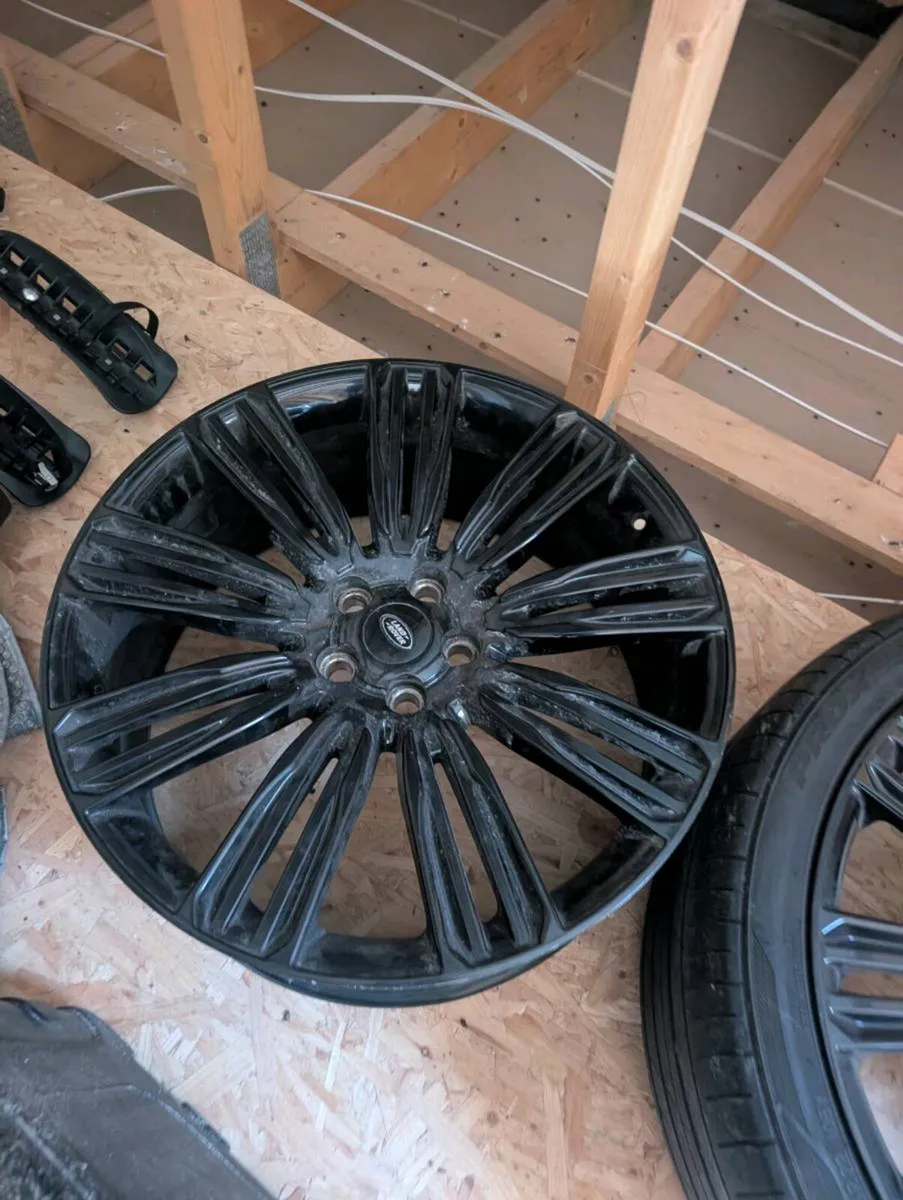 Set of black alloy wheels for Land Rover 22" - Image 3
