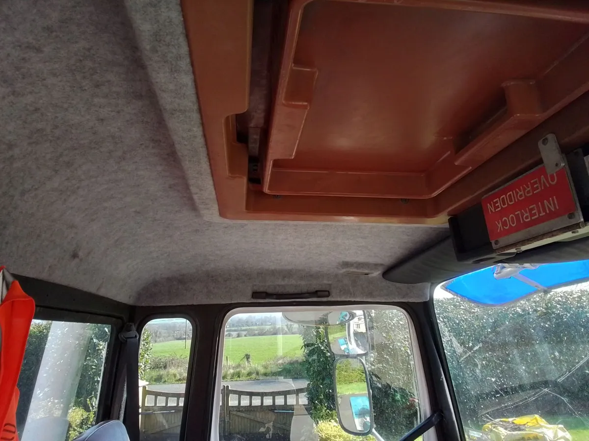 1980s Volvo F7 Turbo 4x2 Tractor - Image 4