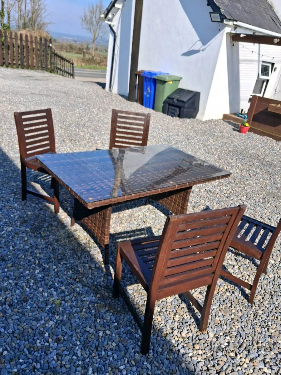 Garden table and chairs. 
In good condition