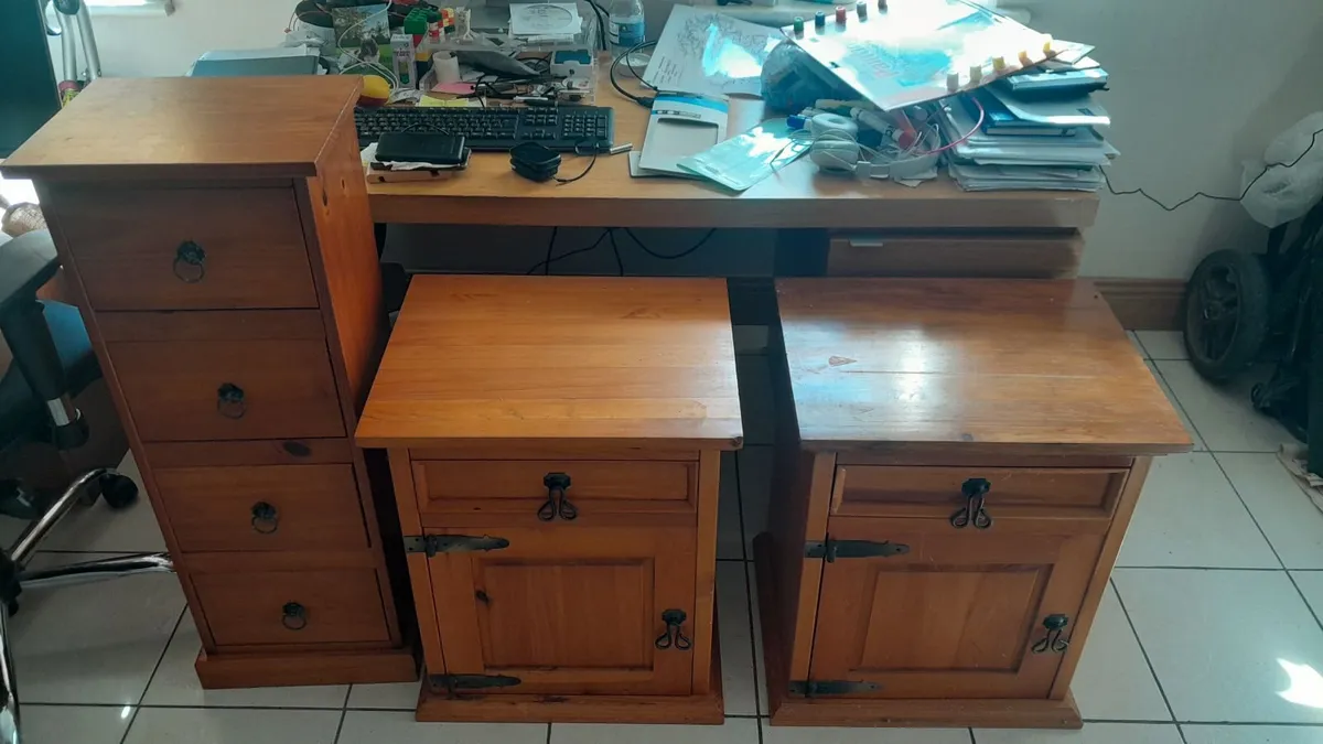 2 Bedside Lockers and 1 Tallboy