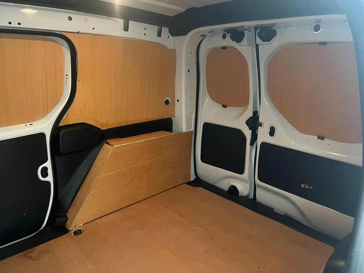 2022 Renault Kangoo Small Panel Van - Image 2