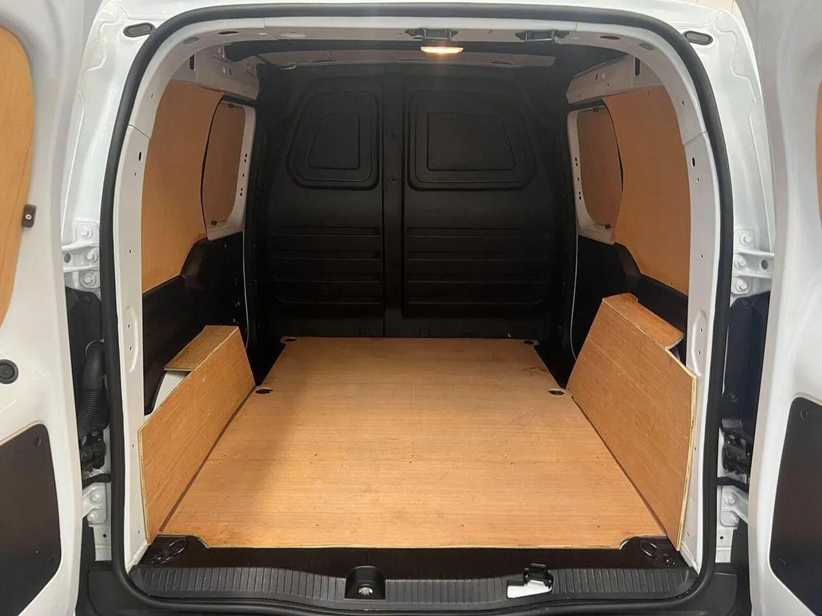 2022 Renault Kangoo Small Panel Van - Image 4